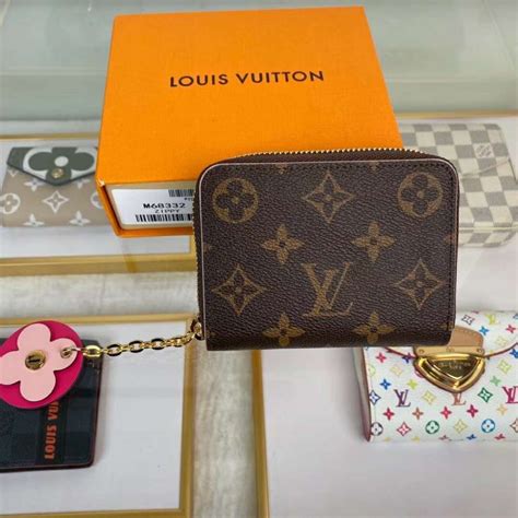 Louis Vuitton zippy coin bag